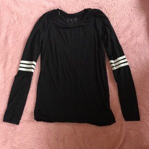Junior’s Small Long-Sleeved Tee